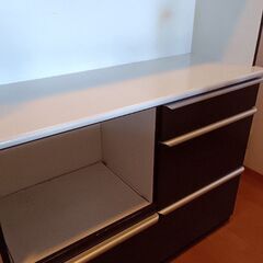 食器棚、食洗機、ダイニングテーブル、たんす、コンベクションオーブンの画像