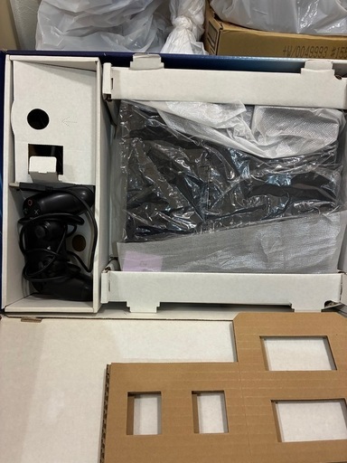 決まりました【ジャンク？】使用頻度少 女性使用品　PlayStation 4 本体（付属品）+ゲームソフト23本