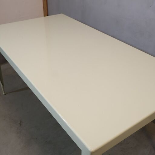 DULTON(ダルトン)の Standard(スタンダード)ダイニングテーブルです。スチール製のインダストリアルなワークテーブル。工場などで使われていそうな武骨な雰囲気は作業台や店舗什器にもオススメ♪ DULTON ONLINE SHOP | LOW TABLE 90 RAW(90 RAW): 家具