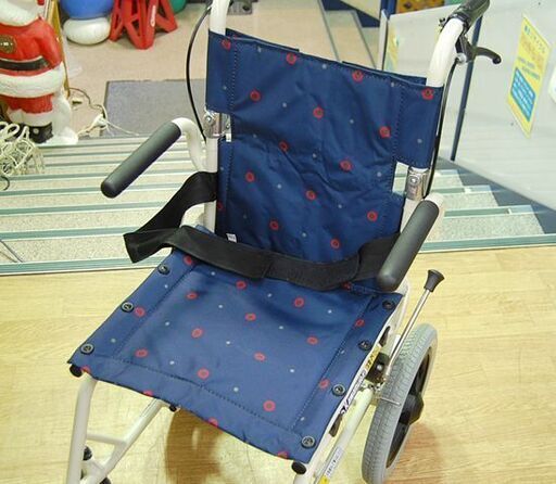  美品 カワムラサイクル 折りたたみ式 車椅子 旅ぐるま KA6 最大体重75kg ドットブルー ノーパンクタイヤ 車イス 車いす 札