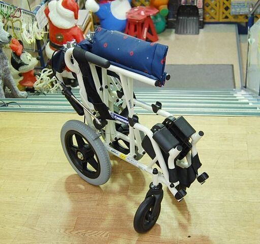  美品 カワムラサイクル 折りたたみ式 車椅子 旅ぐるま KA6 最大体重75kg ドットブルー ノーパンクタイヤ 車イス 車いす 札
