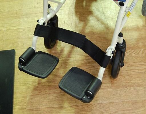  美品 カワムラサイクル 折りたたみ式 車椅子 旅ぐるま KA6 最大体重75kg ドットブルー ノーパンクタイヤ 車イス 車いす 札