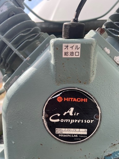 80Lタンク、最大使用圧力10.7kgf/cm²のエアコンプレッサー。