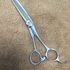 元美容師が使ってたセニングシザーの画像