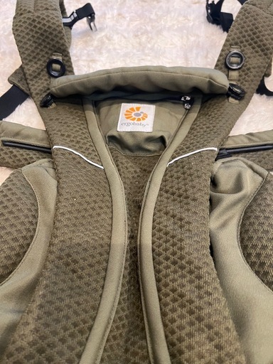 【美品】Ergobaby OMNI Breeze オムニブリーズ カーキ