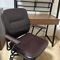 ニトリ　ワークデスク・チェアセットの画像