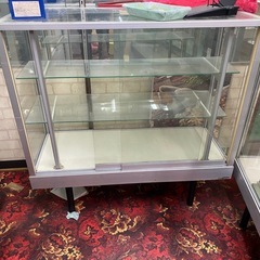 お店のガラスケースの画像