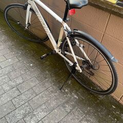 リサイクルショップどりーむ荒田店　No697 クロスバイク　２８インチ　Air-on　ギア前後切替付き　３×７段変速　軽量アルミフレーム♪の画像