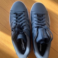 adidas cloudfoam comfort グレー スニーカーの画像