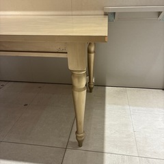 アパレル使用のテーブルの画像