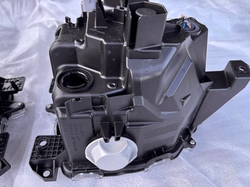 ジムニーシエラ JB74W 純正 LED ヘッドライト左右　新車外し　欠けあり