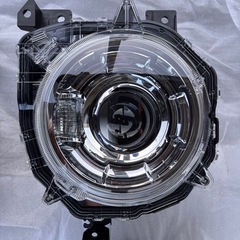 ジムニーシエラ JB74W 純正 LED ヘッドライト左右　新車外し　欠けありの画像