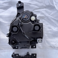 ジムニーシエラ JB74W 純正 LED ヘッドライト左右　新車外し　欠けありの画像