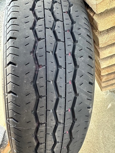 ハイエースバン新車外しタイヤホイールセット 