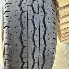 ハイエースバン新車外しタイヤ の画像