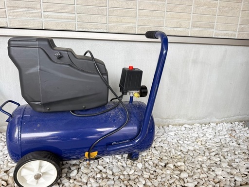 【引き取り限定ジャンク品】オイルレスエアコンプレッサ LUDMAX