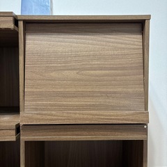 収納棚　扉付き　本棚の画像