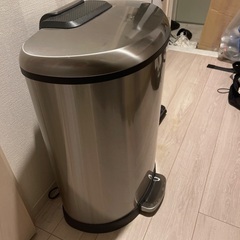 19日午前中引き取り希望。ゴミ箱45リットルの画像