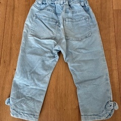 100円。女の子ジーンズ100cmの画像