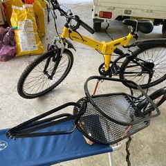 マウンテンバイクとトレーラーの画像