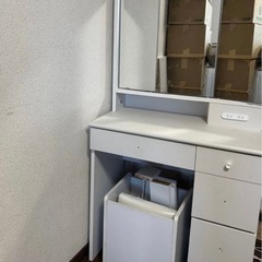 ドレッサーホワイトの画像