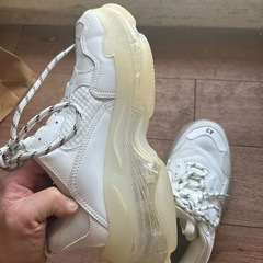 2023【超美品16万】 トリプルS クリアソール ダッドスニーカー 28.5
の画像