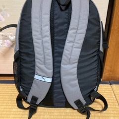 プーマ　黒　グレー　リュックの画像