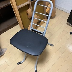 折りたたみ椅子の画像