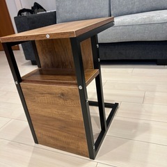 【300円】サイドテーブル／コの字型／ヴィンテージ調（木目×黒）の画像