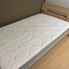 セミダブルベッド　フレームマットレス
の画像