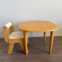幼児　向け　机・椅子セットの画像