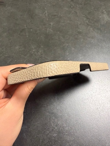 BONAVENTURA iPhone15ケース、ストラップ