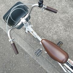 【美品】People ピープル自転車 いきなり自転車 14インチ 折りたたみ式 YGA310 ホワイト 子供用自転車 かじとり式 押し手棒 子供自転車 幼児自転車 キッズ 舵取り 補助輪付 カゴ付きの画像