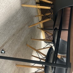 ダイニングテーブルの画像