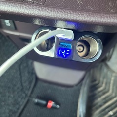 シガーソケット2連　USB２個付き　デジタル表示異常無しの画像