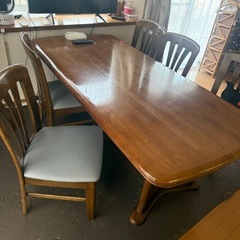 カリモク6人掛けテーブルの画像