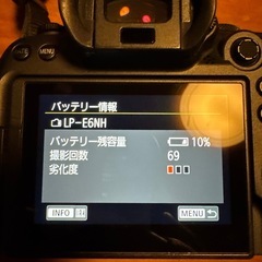 Canon EOS R6 ミラーレス一眼 本体と付属品の画像