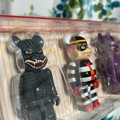 新品未開封　マクドナルド　ゴジラ　ベアブリックの画像