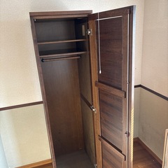 クローゼット　扉付き　ワードローブ　スリム　の画像