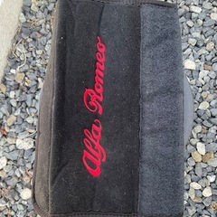 アルファロメオ 刺繍入り シートベルトカバー 2個セットの画像