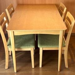 ダイニングテーブル&イスの画像