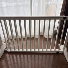 ベビー３点セット　　　ベビーベッド、安全柵、ジャングルジムの画像