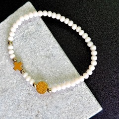  B21《新品》メダイ・クロスブレスレット ホワイトビーズ ゴールド リゾート 韓国アクセ ユニセックス_ハンドメイドの画像