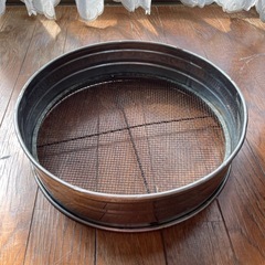 植木鉢30cmと23cmと土ふるい30cm　　新品ではありません🌸　春のお花を植えて楽しんで頂けたら嬉しいです（╹◡╹） 23日までの出品ですの画像