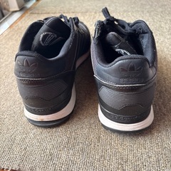 adidas  シューズ
の画像