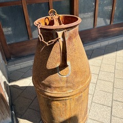 ミルクの缶の画像