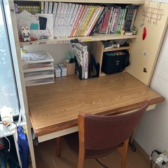 学習机、椅子の画像