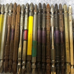 インパクトドライバ用中古ビット、３０個の画像