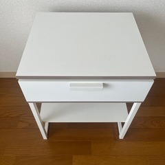 IKEA サイドテーブルの画像