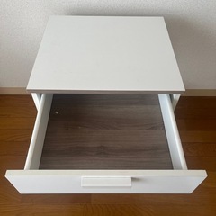 IKEA サイドテーブルの画像